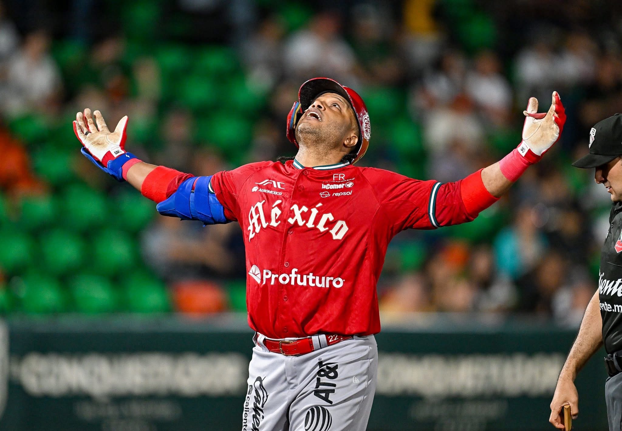 EL HOMERUN DE CANÓ QUE DECIDIÓ UN DUELAZO DE PITCHEO 