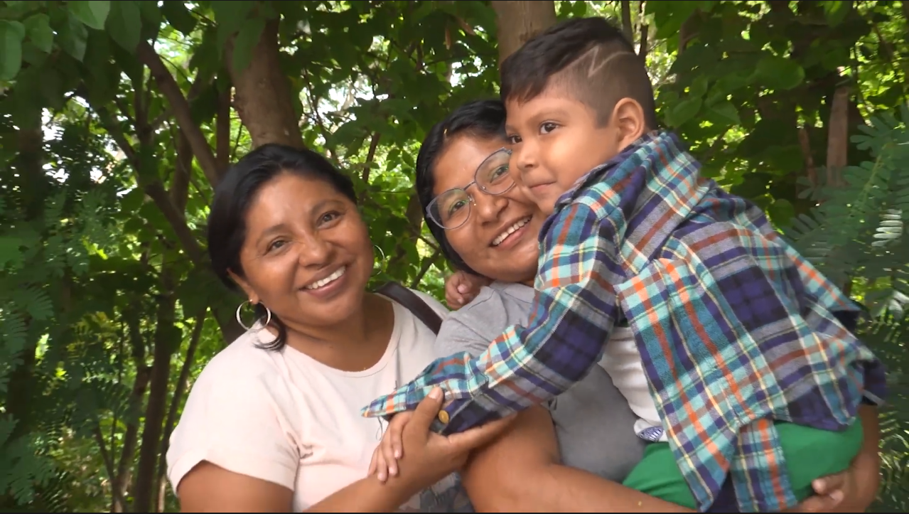 MADRE DE FAMILIA BUSCA APOYO PARA QUE SU HIJO MEJORE SU MOVILIDAD