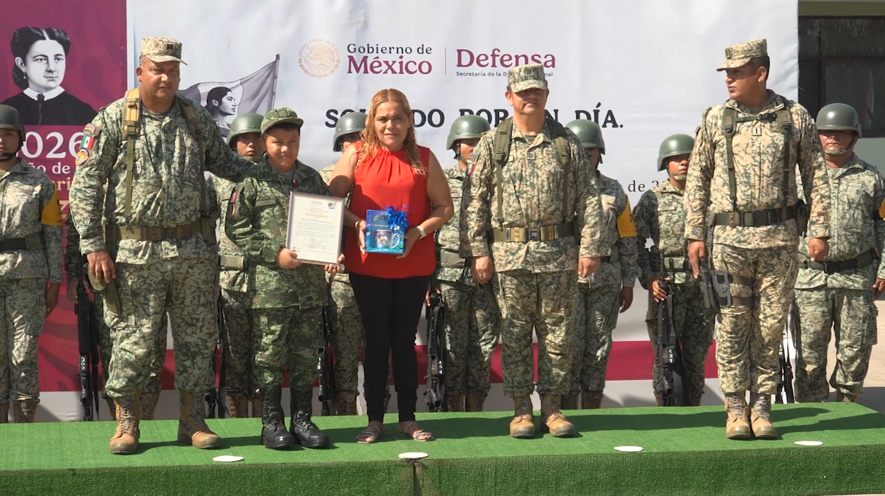 NIÑO CUMPLE SU SUEÑO DE SER SOLDADO POR UN DIA