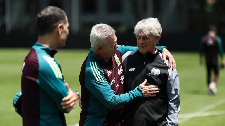 Selección mexicana recibe visita de un viejo amigo