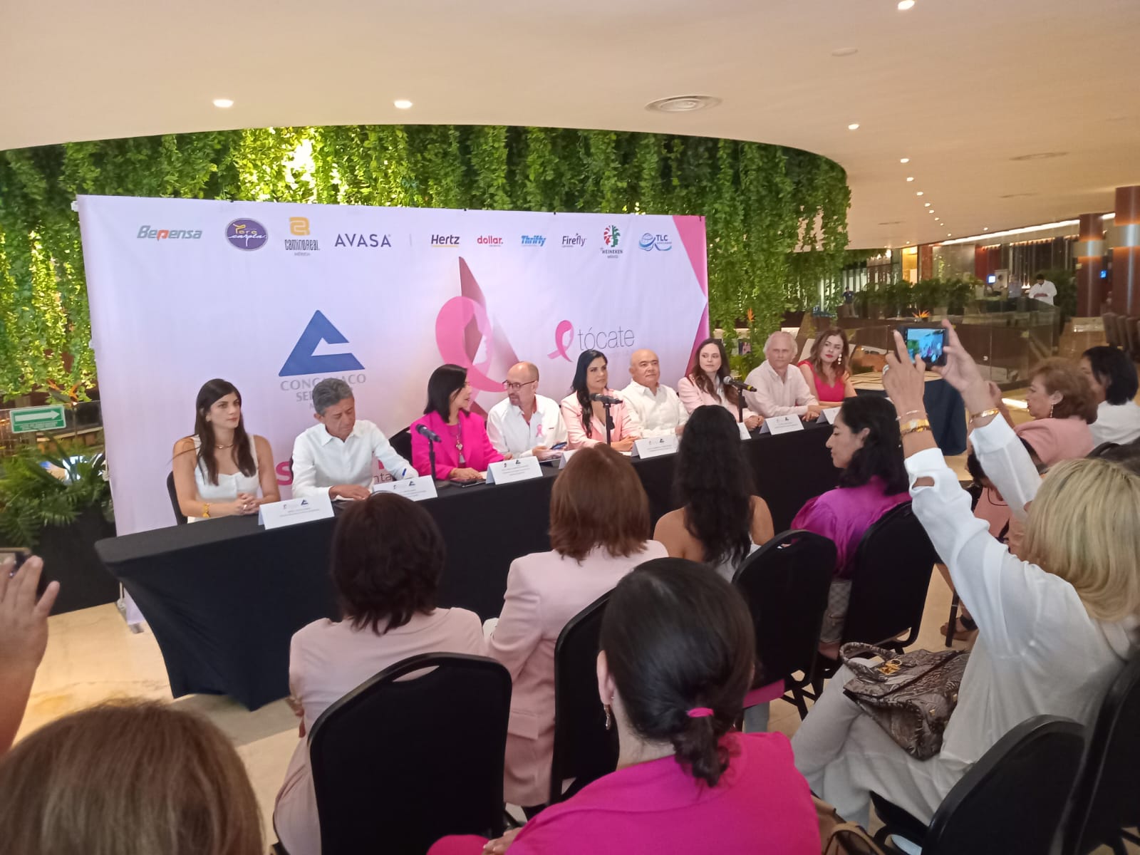UNIDOS CONTRA EL CÁNCER DE MAMA