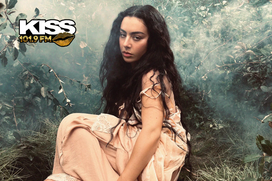 Charli XCX libera “Chains of Love”, su nueva explosión pop-electrónica