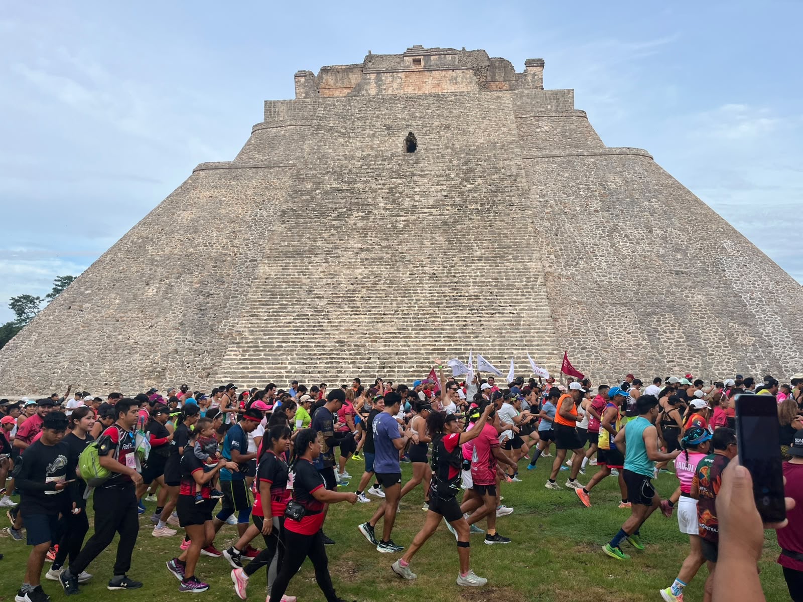 SAAVEDRA GANA CARRERA UXMAL-MUNA
