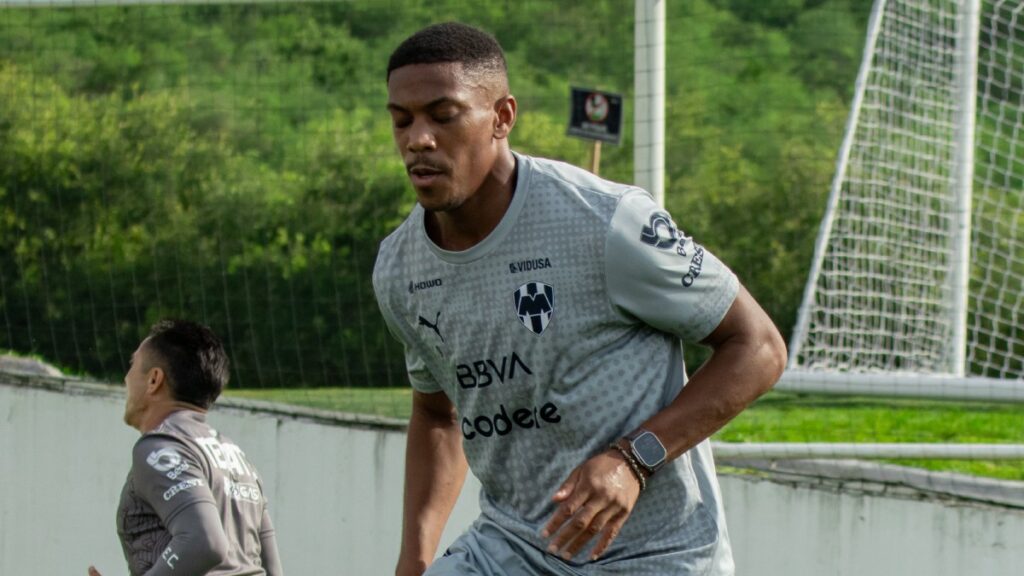 Anthony Martial YA ENTRENA al parejo con Rayados