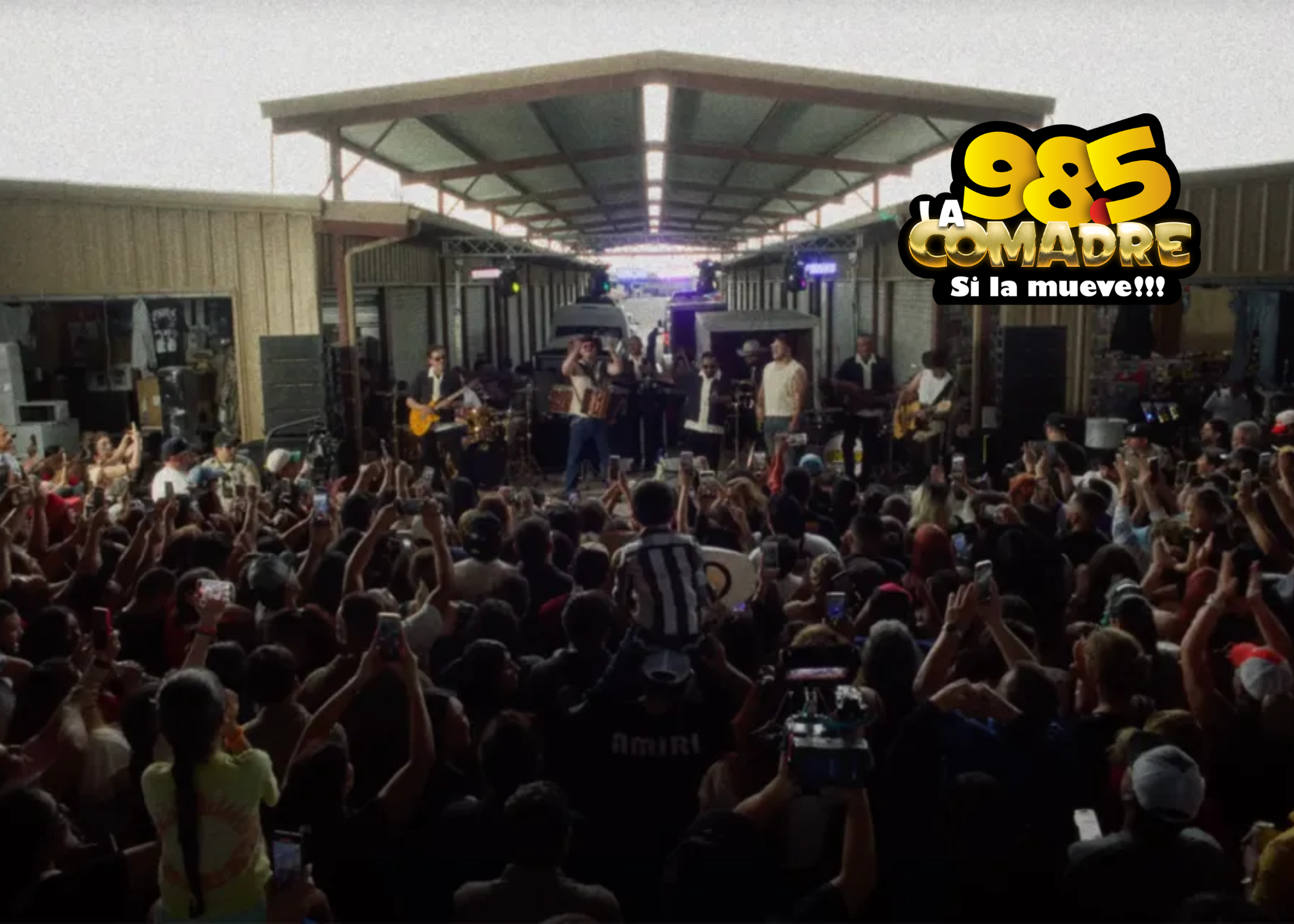 Mister Chivo consigue No.1 en una lista de Billboard con colaboración con Grupo Frontera.