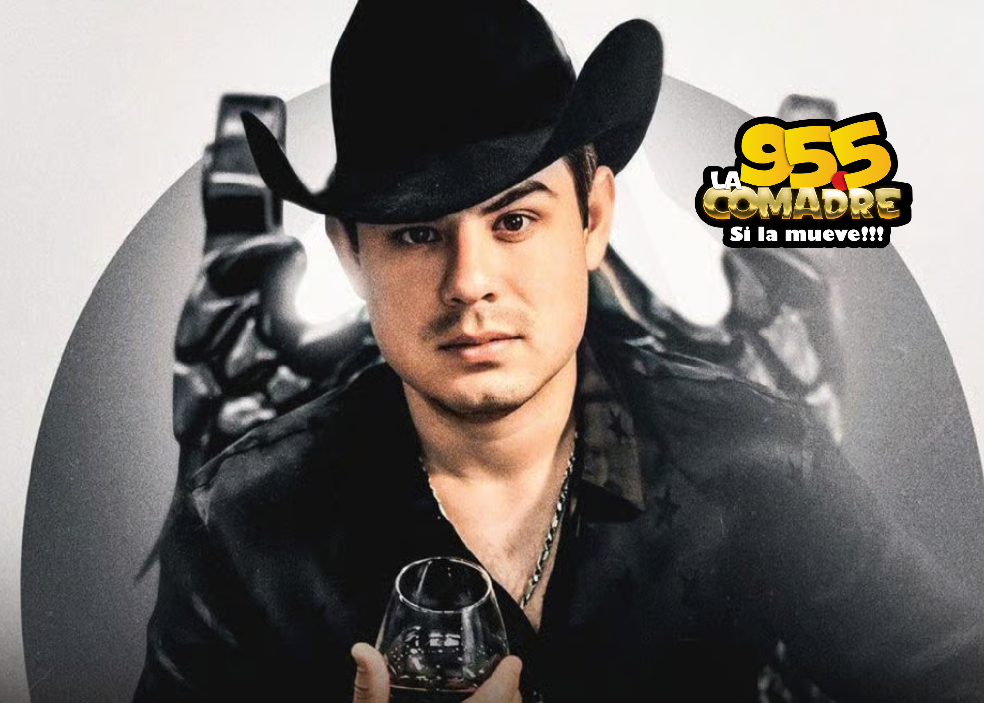 Alfredo Olivas les genera preocupación a sus fans tras recibir un extraño regalo y para concierto en Palenque de Pachuca