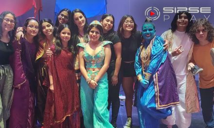 Jóvenes cancunenses conquistan el escenario con el musical Aladdín